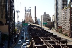 05 New York City Roosevelt Island Tramway Going Over The Ed Koch Queensboro Bridge In Manhattan.jpg